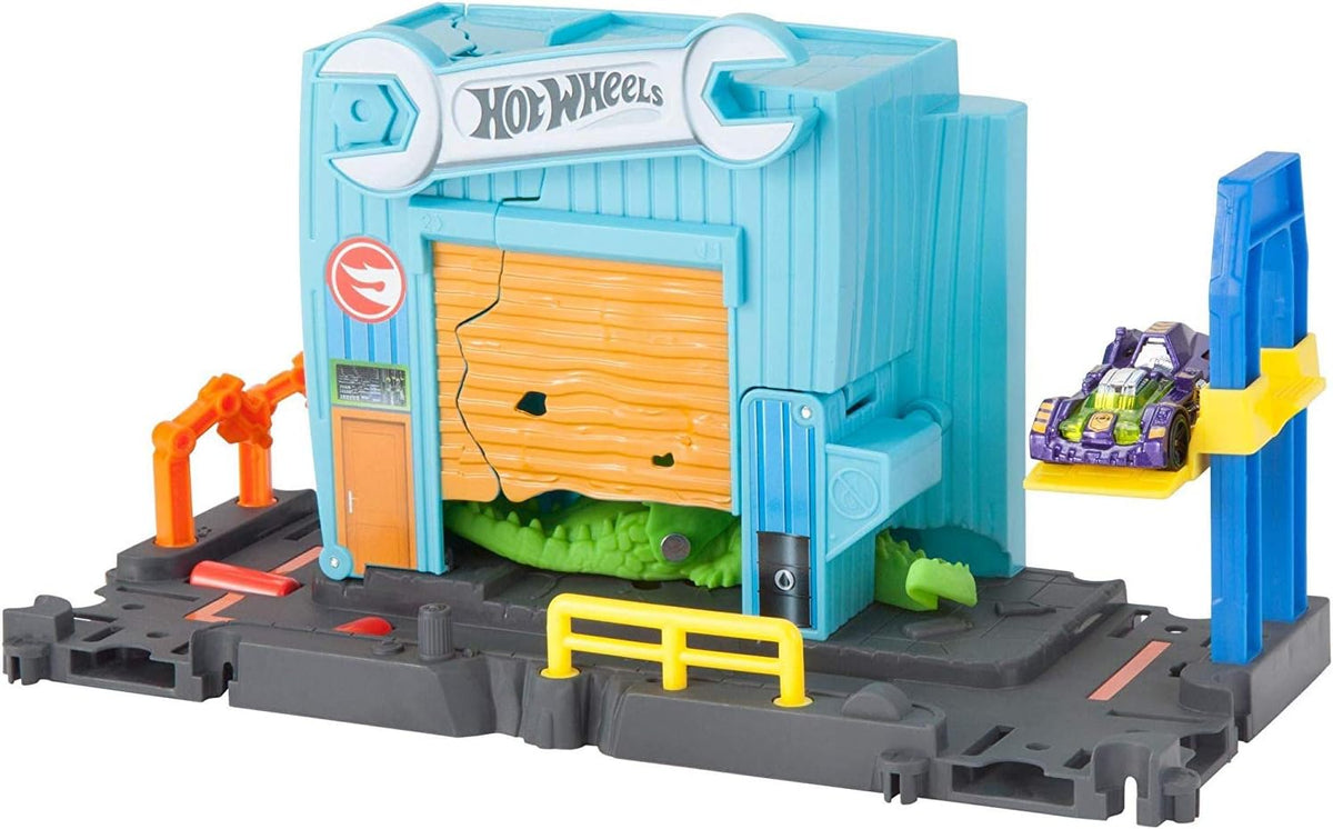 Gator Garage Attack Playset Q8134