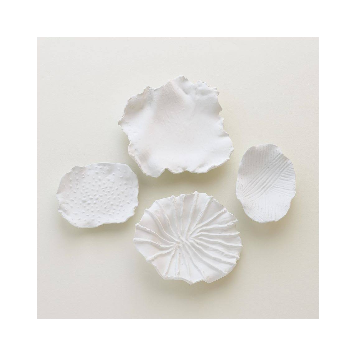 White Curled Wall Decor Y9022