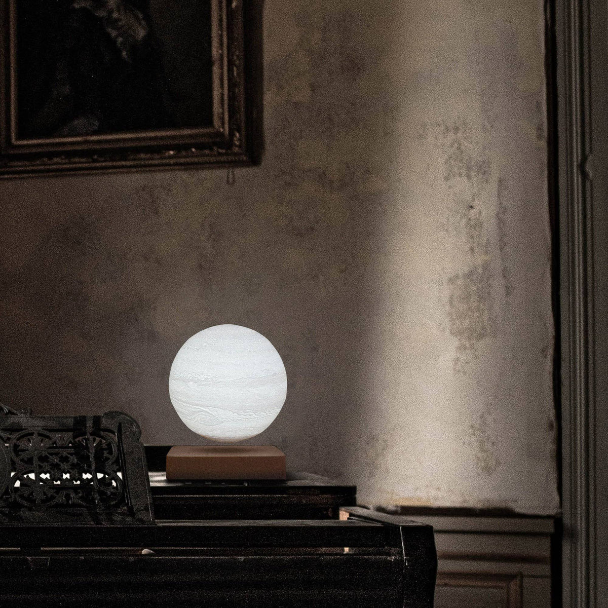 Floating Jupiter Lamp Light U703109