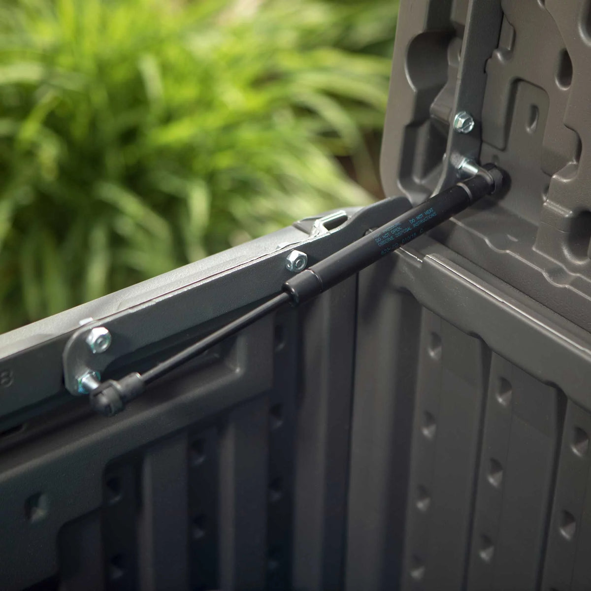 Heavy-Duty 130 Gallon Plastic Deck Box M820124