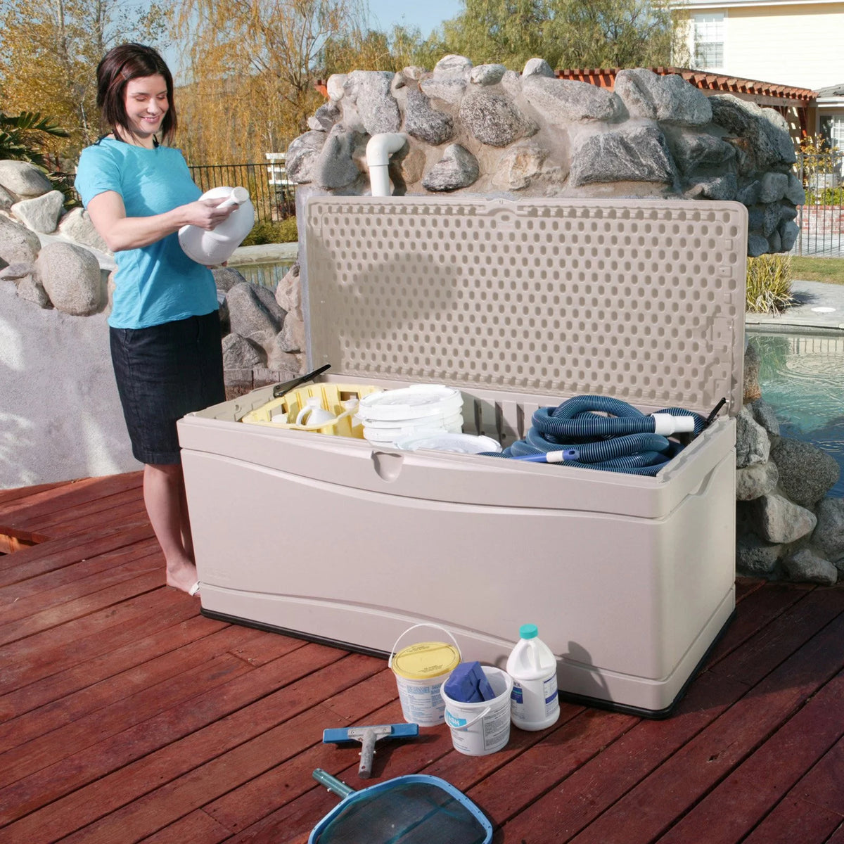 Heavy-Duty 130 Gallon Plastic Deck Box M820124