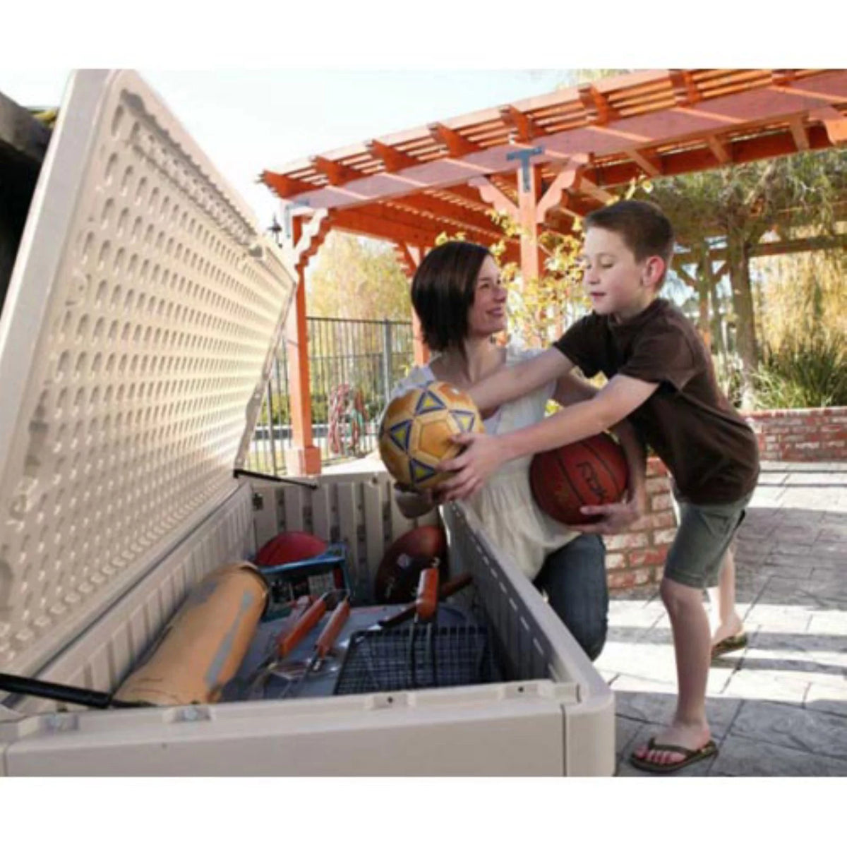 Heavy-Duty 130 Gallon Plastic Deck Box M820124